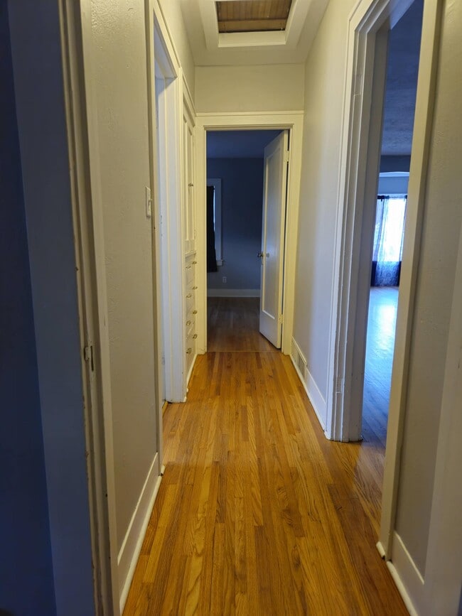 Building Photo - 1104 5th Ave S