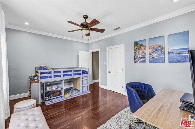 Building Photo - 1111 S Orange Dr