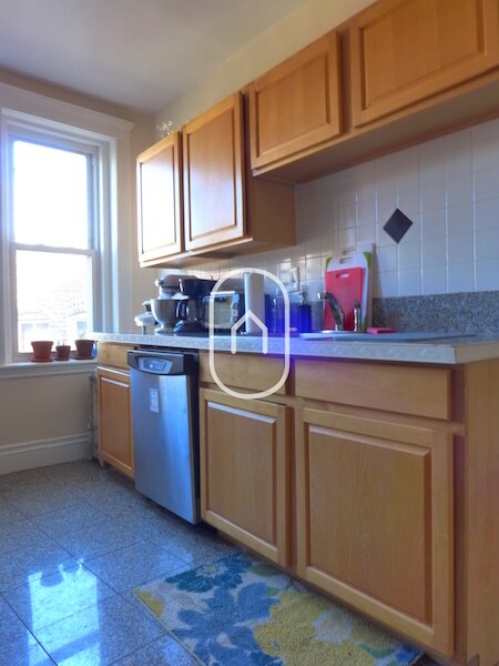 Building Photo - 144 Strathmore Rd