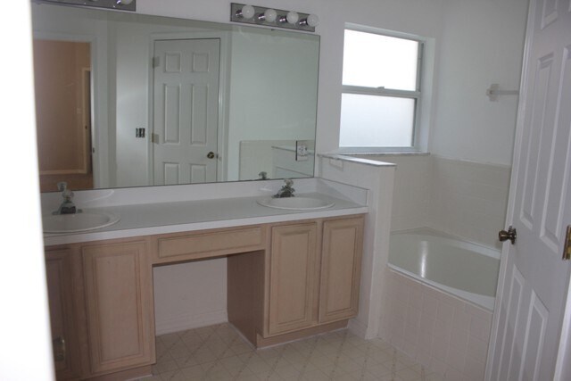 Building Photo - Longwood - 3 Bedroom, 2 Bathroom - $2,325.00
