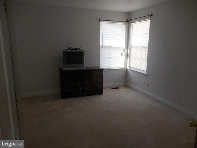 Building Photo - 6 Palmer Ct