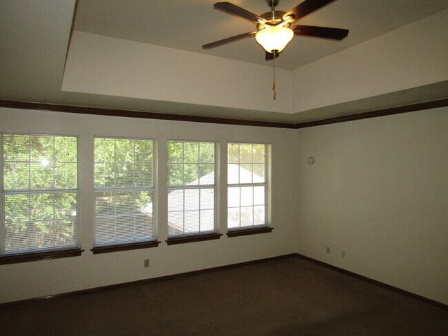 Building Photo - 6106 John Chisum Ln
