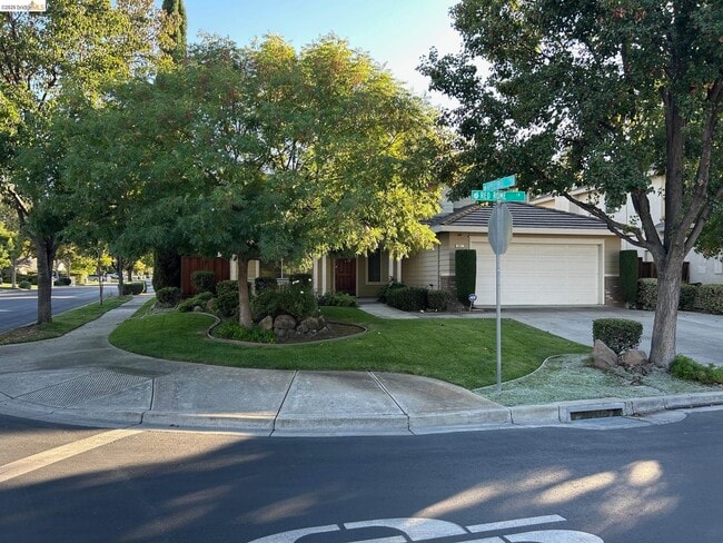 Building Photo - 501 Red Rome Ln