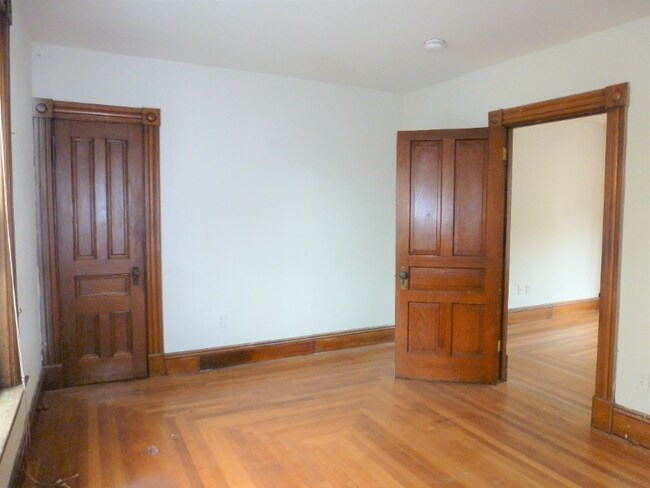 Building Photo - 111 N Winooski Ave