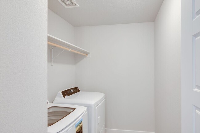 Building Photo - Now Leasing this Modern 3 Bedroom Townhome!