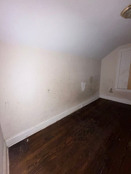 Building Photo - 8116 Pelham Ave