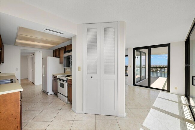 Building Photo - 9425 Blind Pass Rd