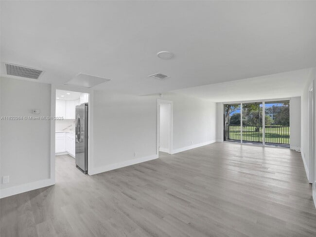 Building Photo - 3700 Oaks Clubhouse Dr