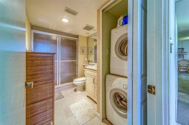 Building Photo - 400 Island Way