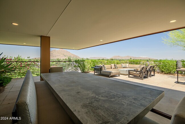 Building Photo - 7117 E Rancho Vista Dr