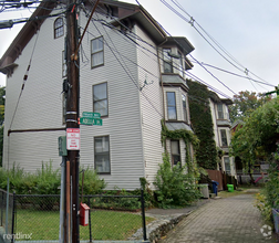Building Photo - 3 br, 1 bath Triplex - 4 Adella Pl 1