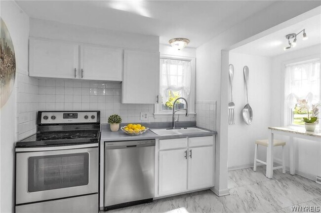 Building Photo - 226 Clearfield Dr