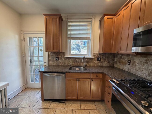 Building Photo - 1505 Hancock St