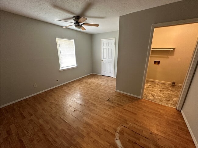 Building Photo - 2324 Gentry St