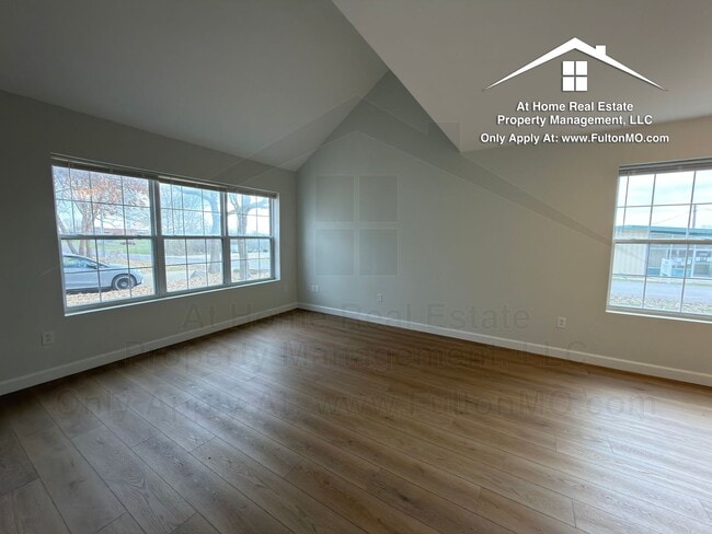 Building Photo - Greystone Court 1011-1013 Duplex