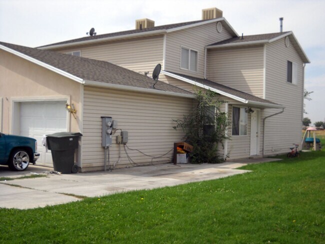 Building Photo - 407 Downs Dr