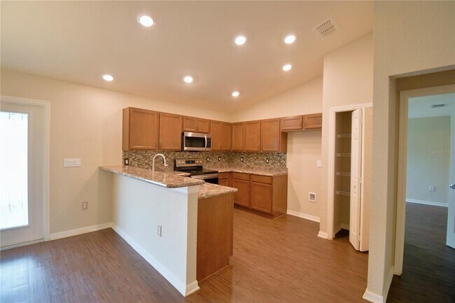 Building Photo - 605 Vittorio Dr