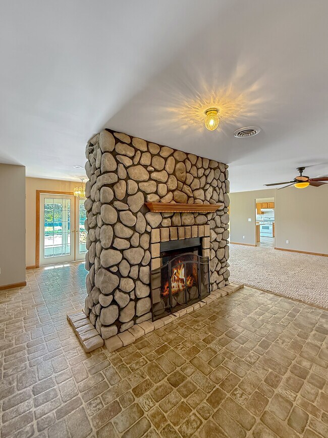 Building Photo - 33053 Pamrich Dr