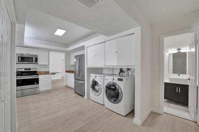 Building Photo - 4001 N 41st Ct