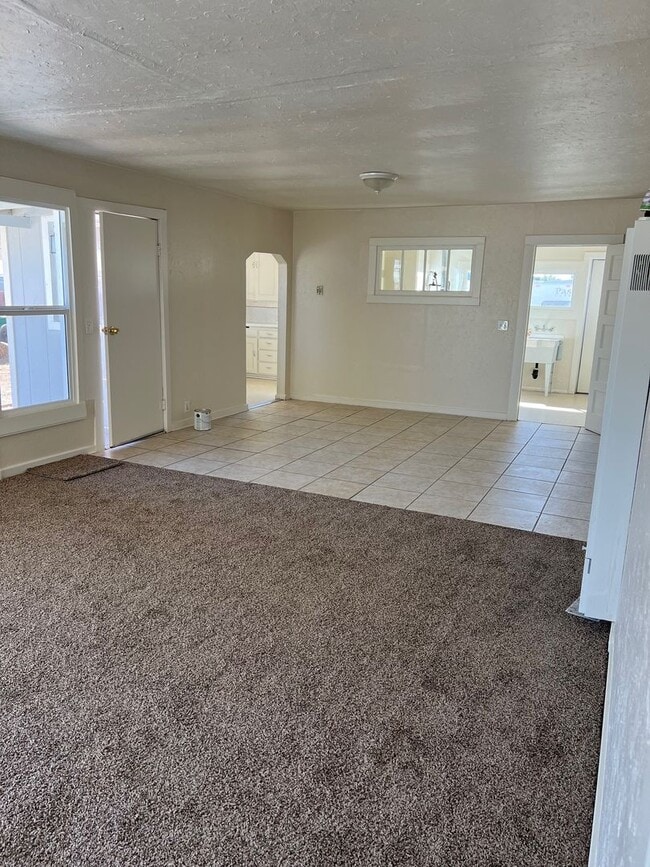 Building Photo - Cute house!