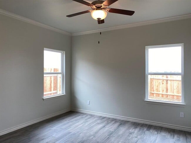 Building Photo - 525 CR 306