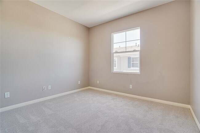 Building Photo - 6257 Pacific Pointe Dr