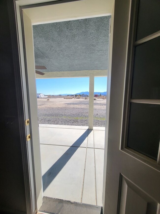 Building Photo - GOLDEN SPRINGS RANCH U8 - W. Betty Avenue