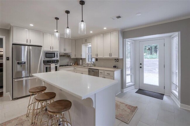 Building Photo - 392 Greenfield Ct