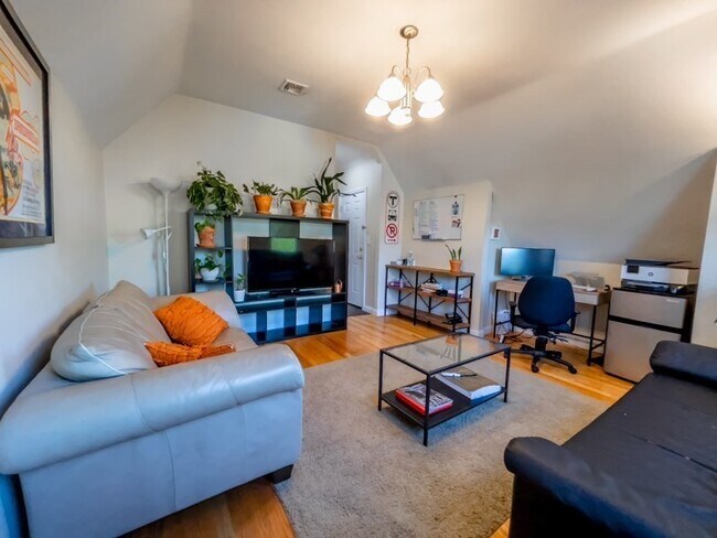 Building Photo - 153 Amory St