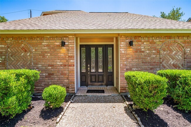 Building Photo - 911 Montview Dr