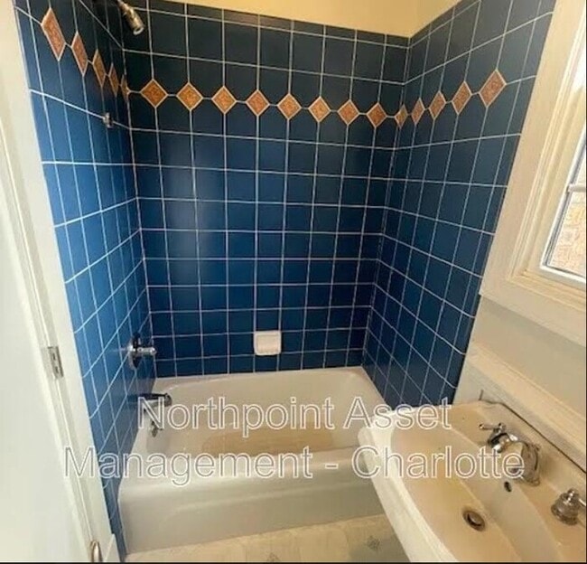 Building Photo - 3 bedroom custom home on tons of acreage w...