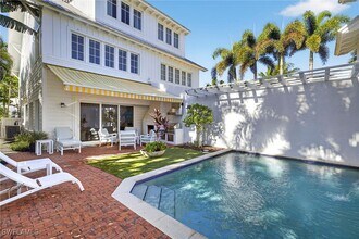 Building Photo - 477 3rd Ave S