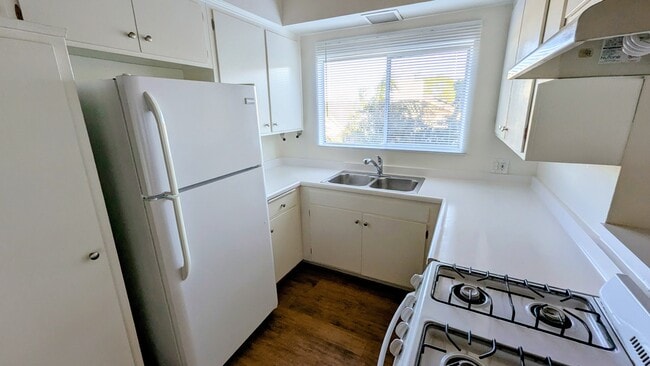 #304 Kitchen - Mountain Shadow Apartments