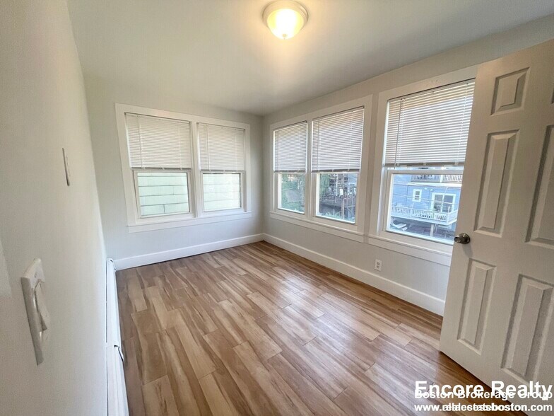 Building Photo - 30 Rawson St