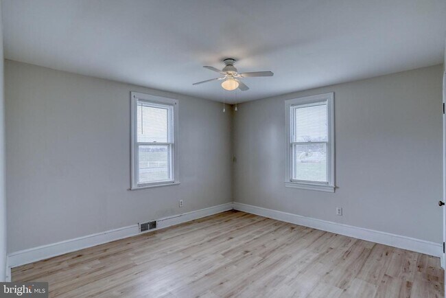 Building Photo - 1111 Bayview Rd