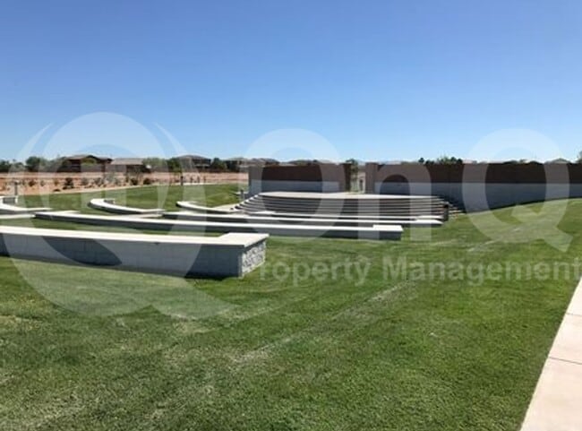 Building Photo - 921 E Ladbroke Way