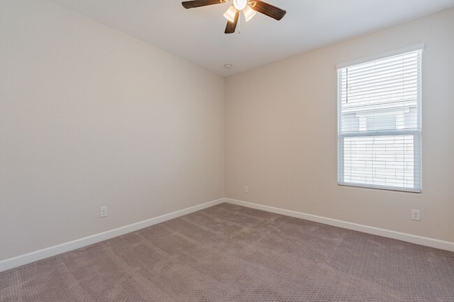 Building Photo - Beautiful and Spacious Single-Level Family...