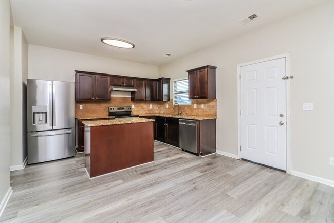 Building Photo - 8581 Braylen Manor Dr