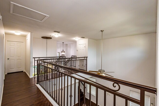 Building Photo - 5520 Stallion Ln
