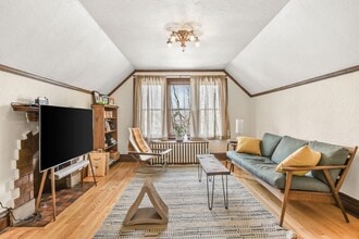 Building Photo - 1319 Rutledge St