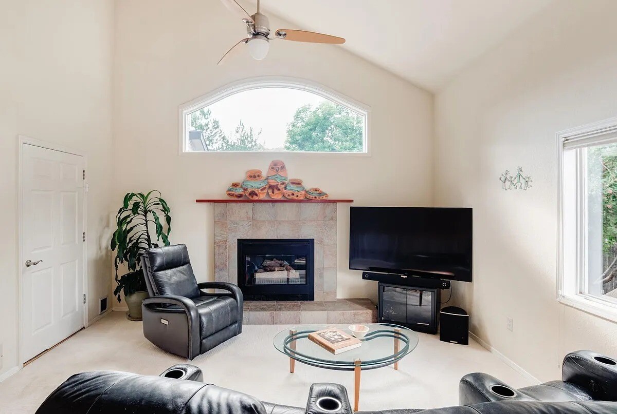 Building Photo - 995 Quince Ave