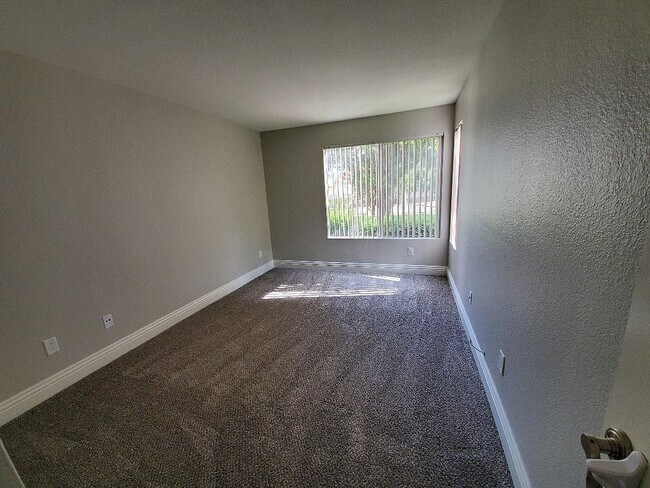 Building Photo - 2325 Del Mar Way # 103