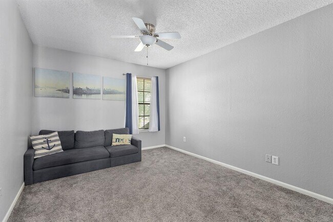 Building Photo - 2201 Lakeway Blvd