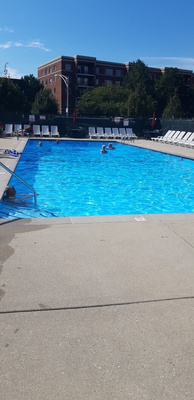 Building Photo - 6400 W Berteau Ave