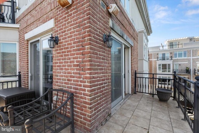 Building Photo - 921 Valencia Ct