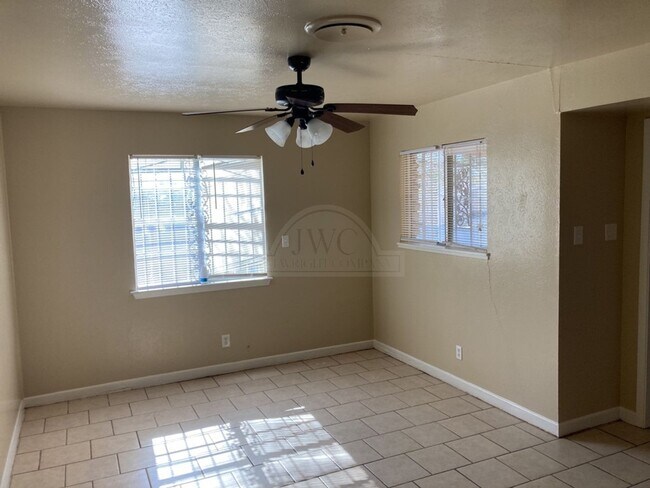 Building Photo - 1814 Crestridge Dr