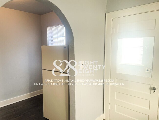 Building Photo - Historic 2nd Level Apartment Minutes from the Plaza District in OKC!