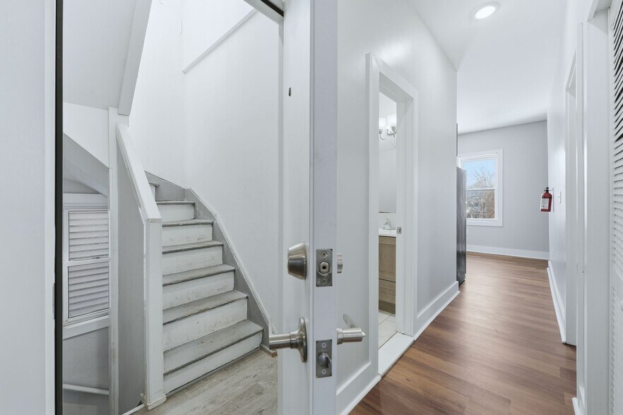 Building Photo - 913 S 18th St