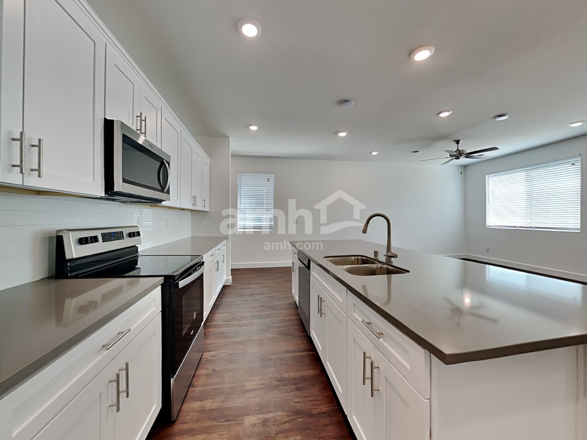 Building Photo - 10413 Medusita St