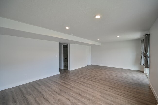 Building Photo - 16087 S Truss Dr